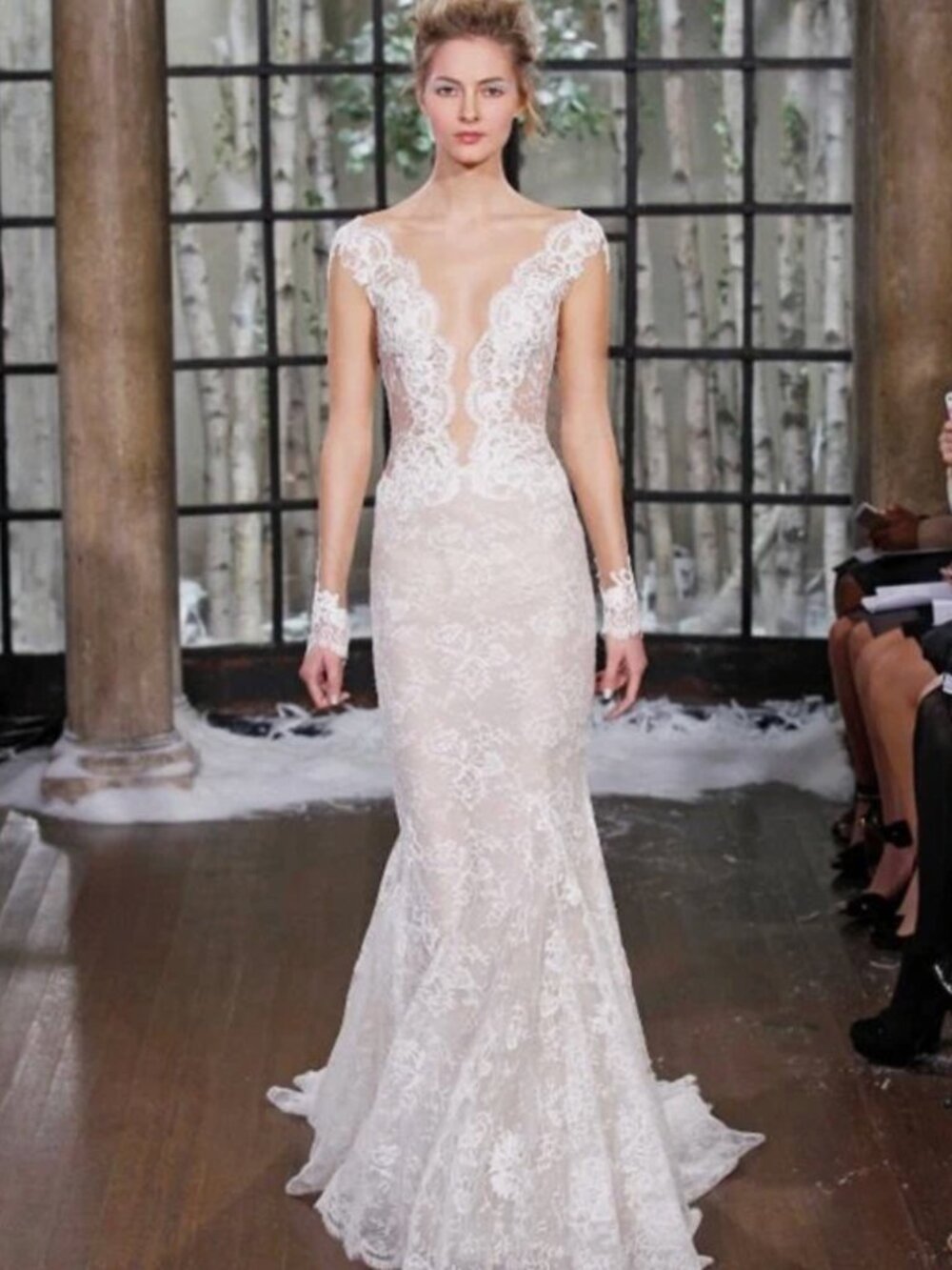Ines Di Santo "Madrid" lace gown (Label size 8)